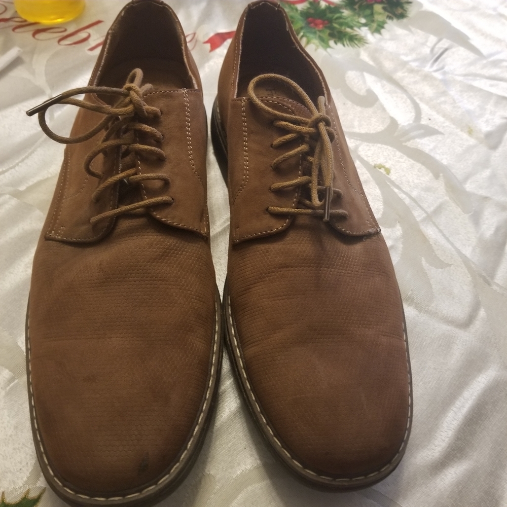 Freeman memory foam suede oxford dress shoe in  brown. Sz 11 good condition.